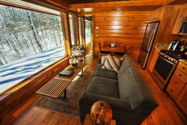 Transform Your Getaway: The Allure of Cozy Cabins in the Great Outdoors