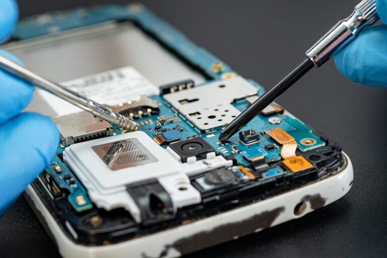 Why Your Cell Phone Repair Shop Needs a Revamp
